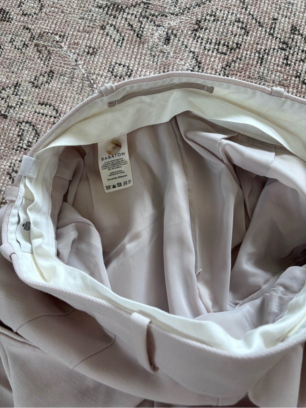 Babaton Aritzia Vogue pants pleated beige cream 8 - Picture 5 of 8